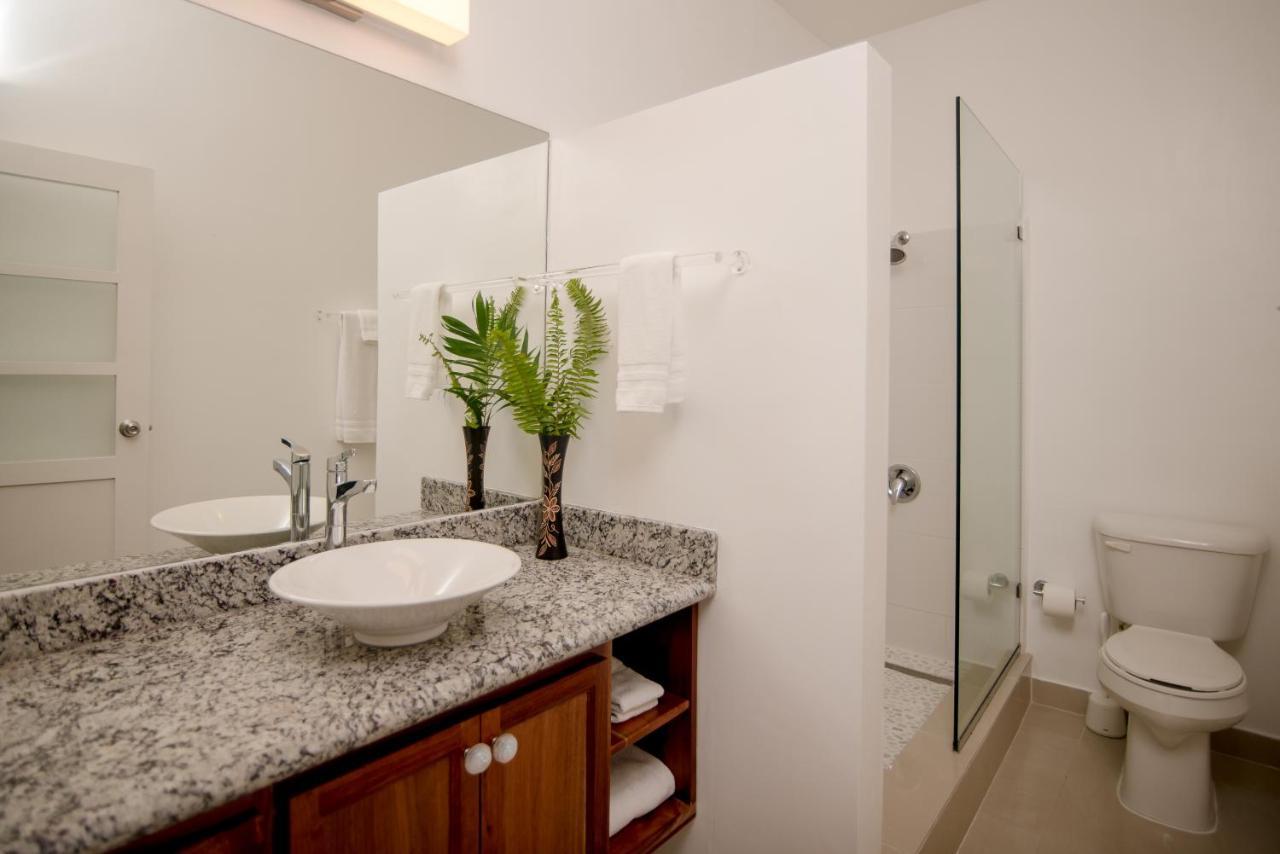 Whispering Seas Oceanfront Suite โอโชรีโอส ภายนอก รูปภาพ