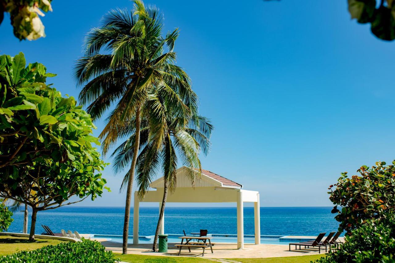 Whispering Seas Oceanfront Suite โอโชรีโอส ภายนอก รูปภาพ