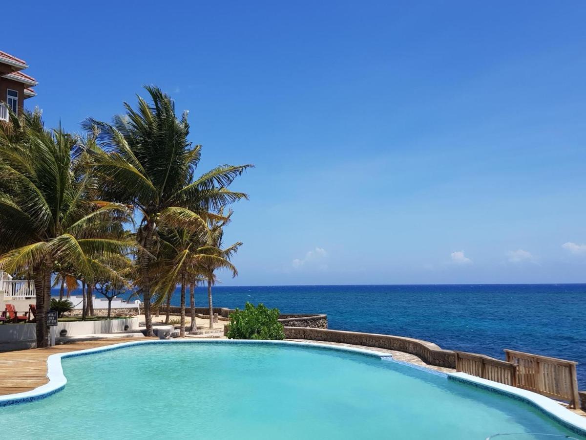 Whispering Seas Oceanfront Suite โอโชรีโอส ภายนอก รูปภาพ