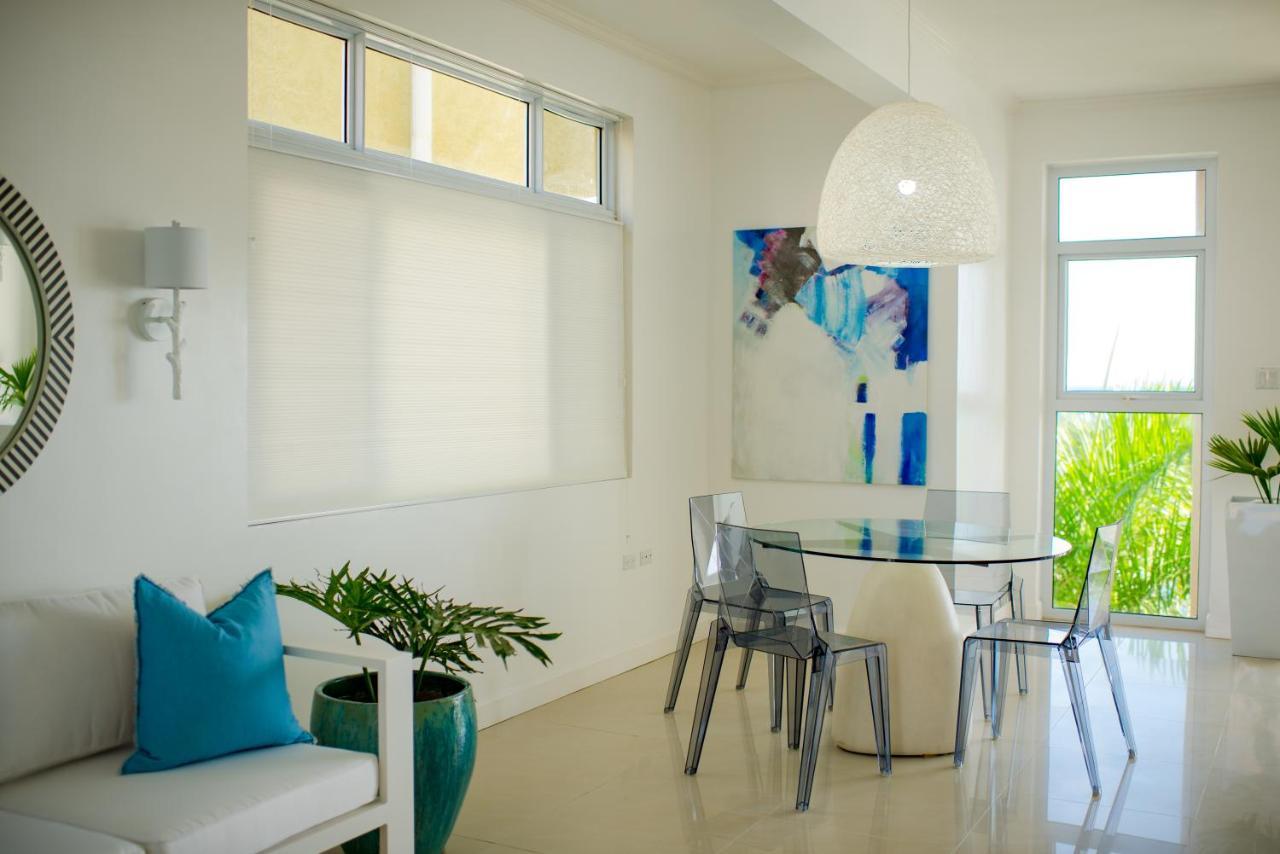 Whispering Seas Oceanfront Suite โอโชรีโอส ภายนอก รูปภาพ
