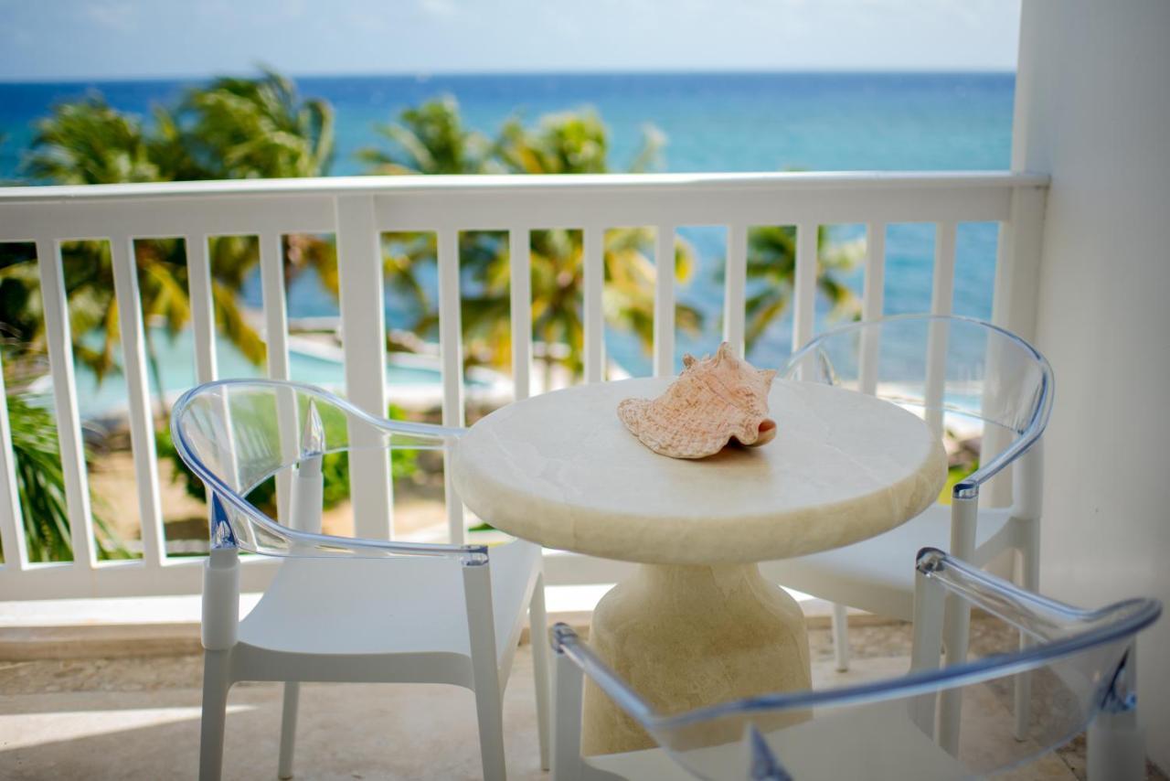 Whispering Seas Oceanfront Suite โอโชรีโอส ภายนอก รูปภาพ